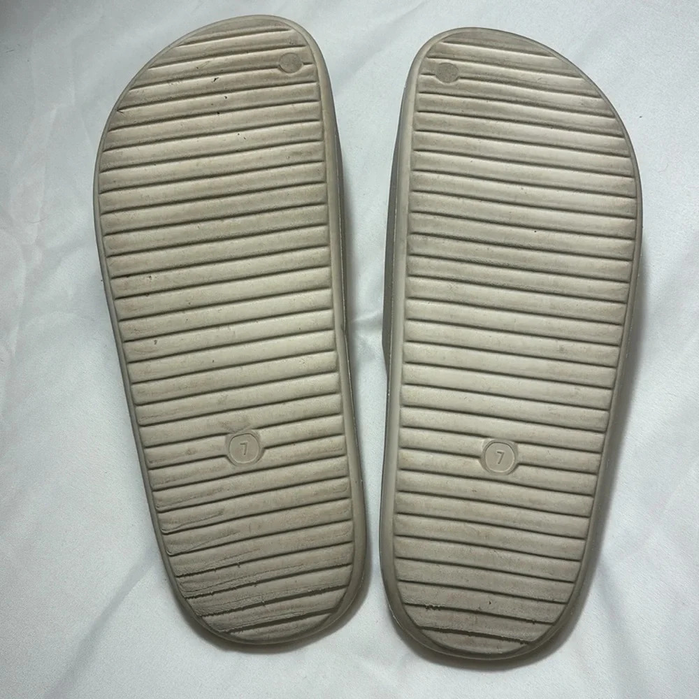 A New Day Cloud Slide Sandals, Cream/Ivory, Size 7 - Picture 5 of 7